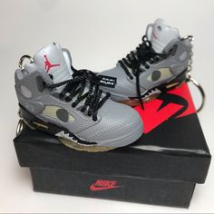 3d Keychains - Sneakers - Jordan 5 Retro Sp - Hype. Two 3d Keychains Jordan Plus The Box - Fast Shipping ! #Angelatzzi #3dkeychains #Jordan Jordan 1 Dior, Sneakers Jordan, Jordan 5 Retro, Jordan Black, Womens Jordans, Retro Men, Jordan 5, Newest Jordans, Nike Huarache