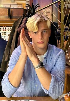 Lucas Bergvall, Medium Hairstyles For Men, Swedish Men, Men Blonde Hair, Mens Aesthetic, Mens Hairstyles Medium, Blonde Boys, Medium Hairstyles, Blonde Guys