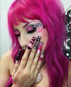 Frutiger Aero Makeup, Pink Halloween Makeup Looks, Colorful Alt Makeup, Artistry Makeup Looks, Pink Y2k Makeup, Hello Kitty Makeup Look, Graphic Makeup Looks, Halloween Makeup Ideas Creative