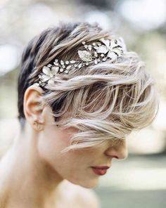 30 Modèles de Coiffure Mariage Pour Cheveux Courts | Coiffure simple et facile Kort Bob, Hairstyles Pixie, Haircut Women, Wedding Hairstyles Tutorial, Style Hairstyle, Easy Hairstyle, Hair Styles 2017, Short Wedding Hair