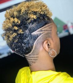 Women Tapered Haircut, Haircut Ideas Trendy, Short Natural Haircuts, Short Hair Designs, Shaved Side Hairstyles, Shaved Hair Designs, Tapered Natural Hair, Natural Hair Cuts, Tapered Hair