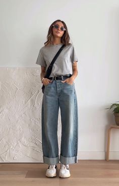 Comfy Artist Outfit, Polished Street Style, Tomboy Femme Style Outfits Spring, Feminine Masculine Style Aesthetic, Effortless Street Style, Carefree Outfits, Jean Button Up Outfit, Midsize Summer Work Outfits, Loose Fashion