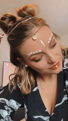 Coachella Face Paint, Festival Face Paint Ideas, White Face Paint Ideas, Make Up Coachella, Carnaval Make-up, Hippie Makeup, Festival Face Paint