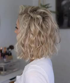 Spunky Bob Hairstyles, Natural Wavy Long Bob, Blonde Bob Curly Hair, Sassy Medium Hairstyles For Women, Short Curly Hairstyles Blonde, Blond Wavy Bob, Perm Styles For Short Hair, Modern Perm Short Hair, Shaggy Bob For Curly Hair