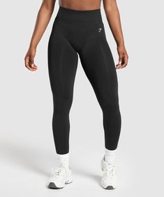 ADD A LITTLE EXTRA These collections take your staples and give you something a little bit extra. • Lightweight seamless material, great for running, cycling, light exercise, or just relaxing on your days off. Just don't do any squats in it (IYKYK).• High waisted fit for comfort Note:The Everyday collection isn't designed for heavy lifting or high-intensity training. To make it comfy af, the collection's made with a lightweight seamless material that can become sheer when it’s stretched. SIZE & FIT• Body fit• Model is 5'9" and wears size XS MATERIALS & CARE• 88% Nylon, 12% Elastane SKU: B7A3L-BB2J Gym Clothes Women Gymshark, Cute Volleyball Outfits, Volleyball Leggings, Gym Shark Leggings, Trendy Leggings, Black Leggings Outfit, Everyday Leggings, Lulu Leggings, Light Exercise