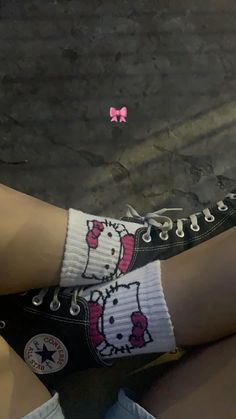 Medias de hello kitty Images Hello Kitty, Hello Kitty House, Kitty Clothes, Hello Kitty Clothes, Hello Kitty Aesthetic, Hello Kitty Accessories, Hello Kit, Hello Kitty Pictures, Selfie Ideas Instagram