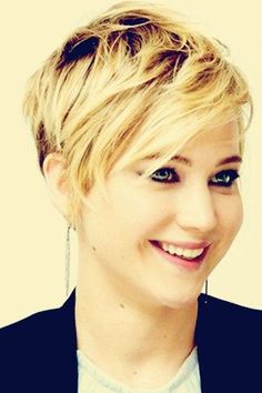 Celebrity Short Pixie Hairstyle Kort Bob, Stacked Bob Hairstyles, Edgy Haircuts, Cute Short Haircuts, Hair Styles 2014, Pixie Hair, Sassy Hair, Short Blonde, Short Hair Styles Pixie