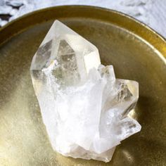 Clear Quartz Properties, Uses, Benefits & Meaning – Muse + Moonstone