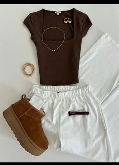 Uggs Brown, Brandy Girl, Utah Outfits, Clean Girl Outfit, Clothes Wishlist, Casual Preppy Outfits, Outfit Inspo Casual, Trendy Outfits For Teens, Cute Preppy Outfits