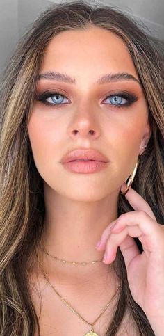 Dream Wedding Beach, Simple Makeup Tutorials, Wedding Guest Makeup Looks, Natural Wedding Makeup Looks, Makeup Ide, Hoco Makeup Looks, Wife Dress, Neutral Makeup Look, Neutral Lip