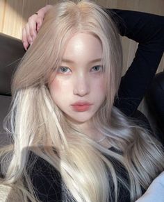 Blonde Lowlights, Blonde Asian, Beautiful Blonde Hair, Blonde Hair Inspiration, Platinum Hair, Platinum Blonde Hair