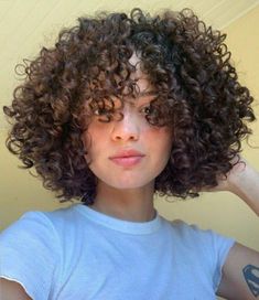 Curly Hair Hairdos, Short Curly Cuts, Kort Bob, Curly Haircut, Bob Haircut Curly, Mixed Curly Hair, Natural Curly Hair