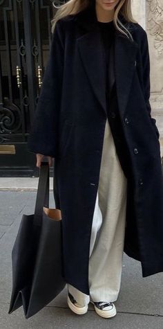 Long Coat Chunky Scarf, January Outfits Aesthetic, Cold Day Fits Aesthetic, Styling Wool Coat, Classic Button Up Shirt Outfit, Minimal Winter Fashion, Chic Oversized Outfit, Gloomy Outfits Weather, Work Inspo Outfit