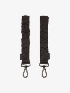 two black straps with metal hooks attached to them