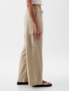 Gap Wide Leg Linen Pants, Beige Linen Cargo Bottoms, Linen Wide Leg Parachute Pants With Side Pockets, Casual Linen Parachute Pants With Cargo Pockets, Wide Leg Linen Parachute Pants With Side Pockets, Gap Linen Spring Pants, Gap Linen Pants For Spring, Linen Cargo Bottoms For Loungewear, Spring Gap Linen Pants