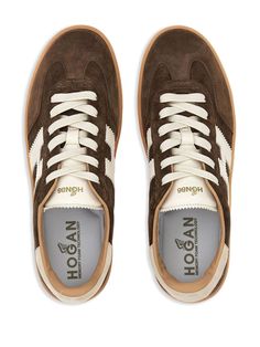 - Brown Hogan suede leather sneakers for man - Round toe - Logoed tongue - Side contrasting color iconic H - Contrasting color upper heel - Memory foam fussbett - Laces fasteningGender: MENMaterial: 100% COW LEATHER SOLE: 100% RUBBERColor: BROWNMade in: ALProduct ID: HXM6470FB60PJQ02FJ*Import tax/duty will be calculated at checkout (If applicable) High-top Suede Sneakers With Branded Heel Counter, Brown Sneakers With Contrast Sole, High-top Suede Sneakers With Rubber Heel Cap, Low-top Brown Sneakers With Contrasting Heel Counter, Suede High-top Sneakers With Rubber Heel Cap, Brown Low-top Sneakers With Contrasting Heel Counter, Hogan Shoes, Hogan Sneakers, Formal Loafers