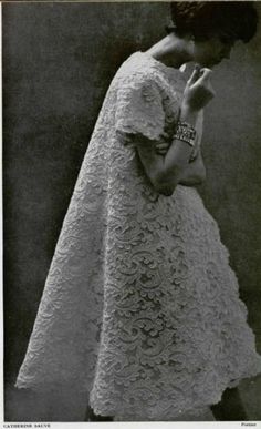 Fifties Wedding Dress, Evening Coat, Mode Tips, And God Created Woman, Fashion 1950s, Wedding Gowns Vintage, Looks Street Style, Vintage Couture, Vintage Bride