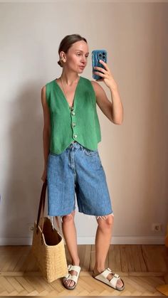 Womens Jorts Outfits, Portugal Summer Outfits, Jorts Outfit Women’s, Summer Outfits Japan, Jorts Women, Outfits Japan, Portugal Style, Causal Outfits, Women Outfit