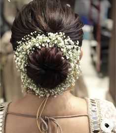 Indian Bridal Bun Hairstyles, Bun With Flowers, Trendy Bun, South Indian Wedding Hairstyles, Bridal Hairstyle Indian Wedding, Hair Style On Saree, Wedding Bun, Wedding Bun Hairstyles, Engagement Hairstyles