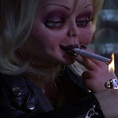 bride of chucky (1998) Mall Goth Wallpaper, Tiffany Ray, Tiffany Bride Of Chucky, Movie Duos, Tiffany Bride, Tiffany Valentine, Chucky Movies, Chucky Horror Movie