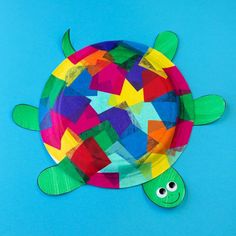 a paper plate turtle made out of colored construction paper