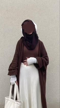 Hijab Brown Outfit, Hijabi Korean Style, Aesthetic Brown Outfits, Brown Hijab Outfit, Muslim Girl Outfits, Mode Indie, Hijabi Fits, Stile Hijab