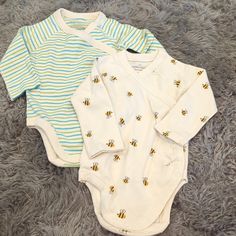 Nwot Moon And Back By Hanna Andersson Long Sleeve Kimono Style Snapped Onesie Duo, Adorable Bee Print And Stripes. Strawberry Romper, Cotton Overalls, Christmas Onesie, Long Sleeve Kimono, Pajama Romper, Striped Bodysuit, Bee Print, Baby Pajamas, Cotton Bodysuit