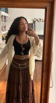 Earth Boho Outfits, Earth Outfits Black Women, Earth Vibe Outfits, Boho Picnic Outfit, Hippy Jeans Outfit, Brown Earthy Outfits, Sza Core Outfits, Boho At Work Outfits, Baddie Hippie Outfits