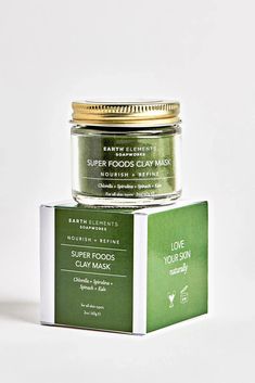 Description Specifications Presenting the green superfood facial powder mask to reignite the natural glow of your skin. This powerhouse product contains chlorella, spirulina, spinach, and kale extracts, ideal for enhancing skin brightness and nourishing it profoundly. Minerals from natural clays offer delicate exfoliation and removal of skin impurities, making this a go-to choice for sensitive skin types. It's enriched with pomegranate extract that delivers vitamin C in abundance, a critical ele Turmeric Extract, Green Superfood, Pomegranate Fruit, Carrot Seed Oil, Pumpkin Seed Oil, Skin Collagen, Earth Elements, Aloe Vera Leaf, Collagen Production