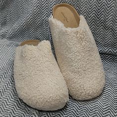 New With Tags. Universal Thread Faux Sherpa Clogs / Slippers Women's Size 11. Soft. Contoured Footbed For Added Support. Brand New Condition Smoke Free Home Winter Beige Closed Toe Clogs, Winter Closed Toe Clogs With Textured Footbed, Cream Slippers With Cushioned Footbed And Round Toe, Comfortable Winter Clogs With Textured Footbed, Comfortable Clogs With Textured Footbed For Winter, Cozy Synthetic Slippers With Round Toe, Cozy Slip-on Clogs With Textured Footbed, Winter Clogs With Cushioned Footbed And Round Toe, Winter Cozy Clogs With Cushioned Footbed