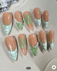 Each Nail Set Includes: ▪️10 custom-sized nails ▪️24 adhesive sticks ▪️1 nail file ▪️1 cuticle stick 🚨Processing Time:🚨 💅🏽4-14 days for nail creation ✈️3-10 days for Shipping Please contact me if you have any questions or concerns❤️ Green French Tip, Turtle Nails, 3d Flower Nails, Green French, Nails 3d, Nails Set, Gold Chrome, Crocodile Skin, Flower Nails