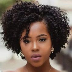 Curly Hair Wigs, Cabello Afro Natural, Curly Crochet Hair Styles, Roll Hairstyle, Short Curly Wigs, Curly Hair Wig, Short Hair Wigs, American Woman