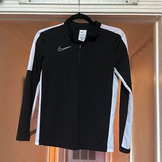 Nike Long Sleeved Shirt Cheap Nike Gray Shirt, Football Essentials, Boys Clothing Styles, Dark Grunge Style, Nike Half Zip, Cottagecore Grunge, Teen Boy Outfits, Nike Long Sleeve