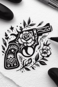 Shoulder Tattoos For Women Old School, Womens Shoulder Blade Tattoo, Tattoo Ideas Women Arm, Tattoos For Guys Shoulder, Tattoos Men Shoulder, Shoulder Tattoos Men, Tattoos Women Arm, Arm Tattoos Women, Shoulder Tattoos For Guys