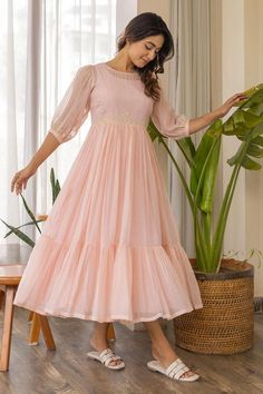 Round Dress Design Indian, Frilled Kurti Design, Frill Frock Designs For Women, Amrela Dress Kurti, Yoke Dress Pattern Women, Dress Design Patterns Indian, New Pattern Kurti, Peach Color Dress Outfit, Floral Dress Designs Patterns