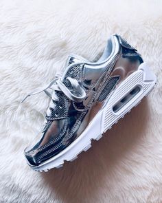 La Nike Air Max 90 SP Metallic Silver est disponible sur wethenew.com ➖ 📸 @ticaradevone Air Max 90 Women Outfit, Metallic Silver Outfit, Nike Air Max 90 Women Outfit, Air Max 90s, Silver Outfits