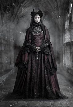 I've played enough video games to know this is a final level Mage boss - Imgur Halloween Imagem, Elizabeth Bathory, Vampire Masquerade, Gothic Costume, Vampire Art