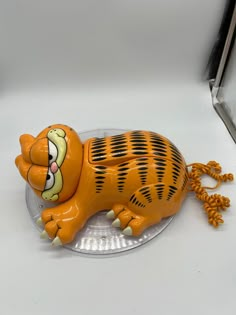 Vintage Rare 1980’s Garfield Wall Hanging Telephone. by Blastfrompasttoys on Etsy Garfield Table, Garfield Phone, Fat Orange Cat, Garfield Images, Garfield Cat, Hip Kids, Free Stuff By Mail, Good Cartoons, Cute Home Decor