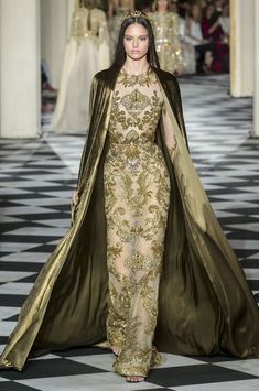 Zuhair Murad at Couture Fall 2018 - Runway Photos Aesthetic Gold Dress, Gold Dress Outfit, جورج حبيقة, Baroque Aesthetic, Zuhair Murad Haute Couture, Reality Shifting, Visionary Fashion, 2018 Runway, Oc Outfits