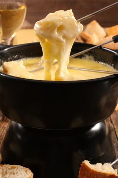 Pioneer Woman Cheese Fondue Slow Cooker Crockpot Fondue, Best Cheese Fondue, Easy Cheese Fondue, Easy Fondue, Fondue Dinner, Side Ideas