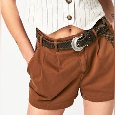 Free People Billie Chino Shorts Cigar Brown Pleated Cotton Shorts New Size10 Brand New/ From Distributor No Tag. Line Through Brand-Name So As Not To Have A Store Return See Brand Description For Best Features. Baggy Pleated Zipper With Pockets Styled After Men’s Fashion In Cigar Brown The Billy Chino Shorts On Free People Website At $78 Msrp. Next Day Shipping With Thank You Surprise Summer Outfits Alt, Athletic Summer Outfits, Black Women Streetwear, Women Streetwear Summer, Summer Outfits Athletic, Outfits Alt, Alt Summer, Alt Summer Outfits, Streetwear Summer Outfits