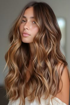 Hair With Waves Long, Sun Kissed Hair Balayage, Long Bronze Hair, Bronze Balayage Brunettes, Balayage On Wavy Hair, Honey Golden Blonde Hair Caramel Balayage Dark Brown, 2024 Spring Hair Color, Golden Balayage Brunettes