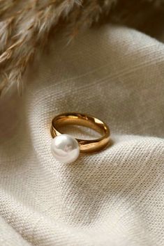 Affordable Women's Pearl Promise Ring, Luxury White Gold Pearl Ring As Gift, Luxury Unique Pearl Ring As Gift, Luxury Modern Pearl Ring, Pearl Ring Design, Pearl Wedding Ring, Pearl Rings Vintage, Pearl Engagement Ring, Freshwater Pearl Ring