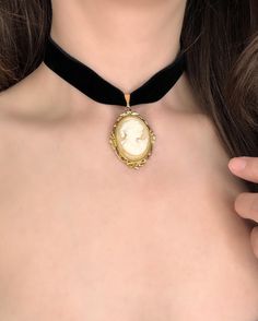 PLEASE READ DESCRIPTION CAREFULLY: Black velvet choker with VINTAGE Whiting & Davis Cameo pendant  ✨ Made with high quality, double sided velvet! Adjustable gold plated brass chain with lobster clasp in back. One size fits most! Materials may not be suitable for those with skin allergies.  These necklaces are not suitable to wear in water, as it will tarnish the quality. Please handle your necklace with care. I find the best way to attach the clasp and chain is from the front of the neck! Once a Elegant Luxury Cameo Necklace, Vintage Cameo Choker Necklace, Cameo Necklace Outfit, Black Dress Gold Jewelry, Evelyn Core, Gold Goth, Cameo Choker, Silhouette Necklace, Necklace Outfit