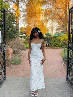 Dinner Dress Inspo Ideas, White Dress African Style, Cute 18th Birthday Outfits, Birthday Dress Classy, All White Outfit Classy, Long Graduation Dresses, Brithday Dress, Dinner Dress Classy Elegant, Tea Party Outfits For Women