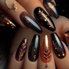 Dark Autumn Nail Designs, Fall Nail Art Designs Short, Elegant Coffin Nails, Nails Black Coffin, Coffin Nails Black, Coffin Nails Short, Classy Coffin Nails, Black Coffin Nails, Nails Classy