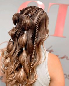 #hairfashion #goldenhair #brownhair #colourhair #creativehair #shorthair #longhair #fancyhair #lovelyhairs #fallhairs Dance Show Hairstyles, Cute Hair Styles With Bow, Concert Hair Styles, Coachella Hair Braid, Fancy Braided Hairstyles, Hair Styles For Concerts, Coachella Hairstyles, Carnival Hair, Carnival Hairstyles