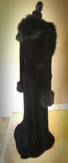 Darkest Black Velvet-handmade Glamour Robe-old Hollywood - Etsy Darkest Black, Womens Robes, Classy Chic, Hollywood Glamour, Fur Collar, Soft Velvet, Old Hollywood, Dark Black, Black Velvet