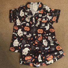 Halloween Pj's , Size L Collared Short Sleeve Button Up, New Without Tags. Category Halloween Pjs, Short Sleeve Button Up, Halloween Pumpkin, Black Orange, Halloween Pumpkins, Orange Black, Women's Intimates, Pajamas, Button Up