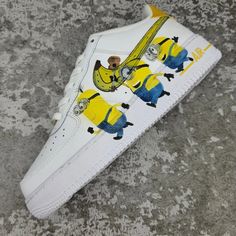 Minions Air Force 1 Custom Check more at https://danielcustoms.com/product/minions-air-force-1-custom-2/ Girl Minion, Shoe Painting, Best Gifts For Boys, Minion Banana, Painted Nikes, Painted Canvas Shoes